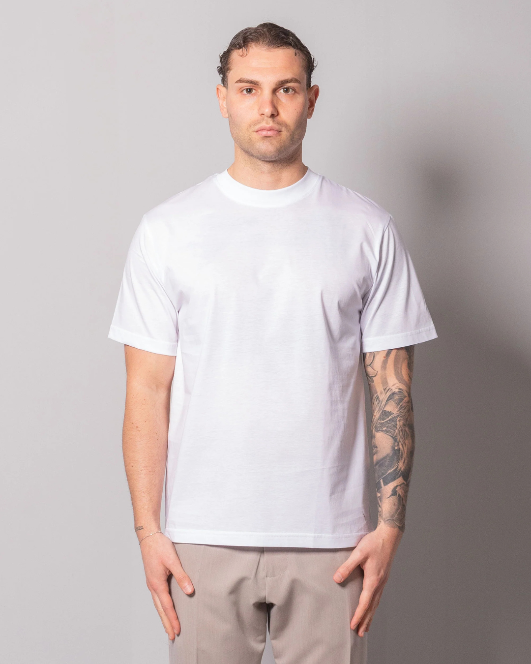 Camiseta de Hombre de Tejido ligero y Corte Entallado