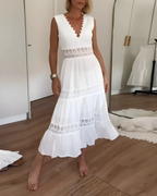 Vestido de Cuello en V con Bordados y Encajes