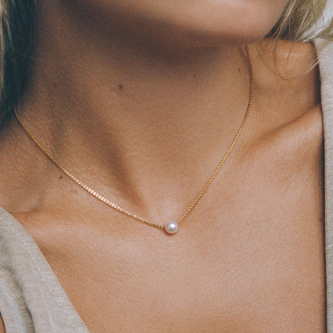 Collar Elegante con Perla