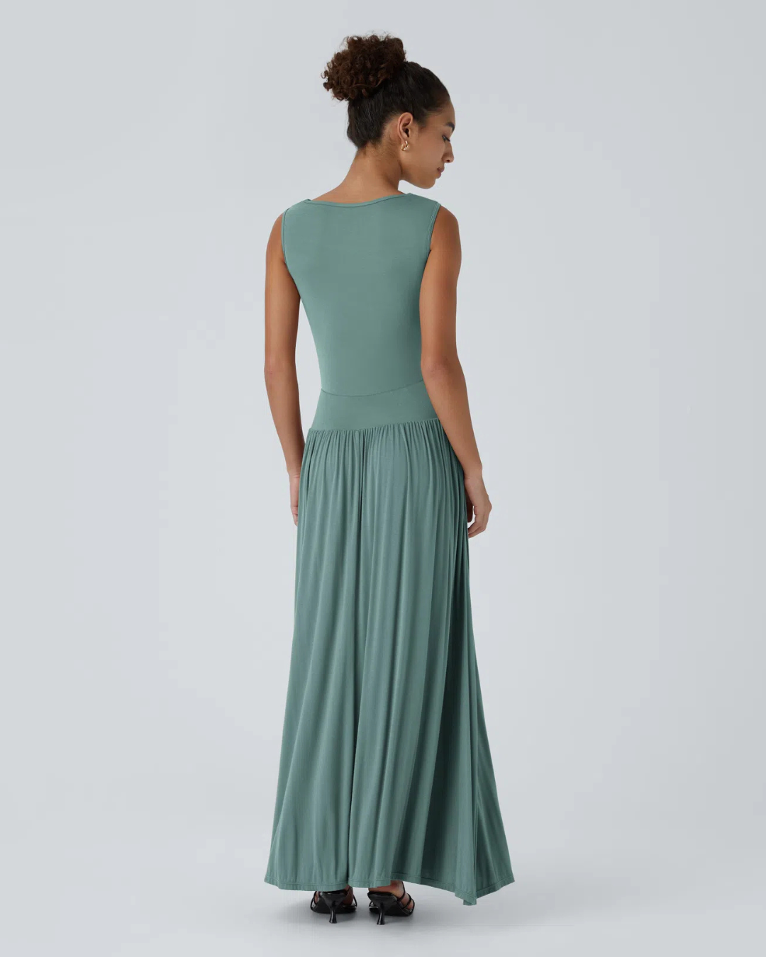 Vestido largo holgado con escote en pato