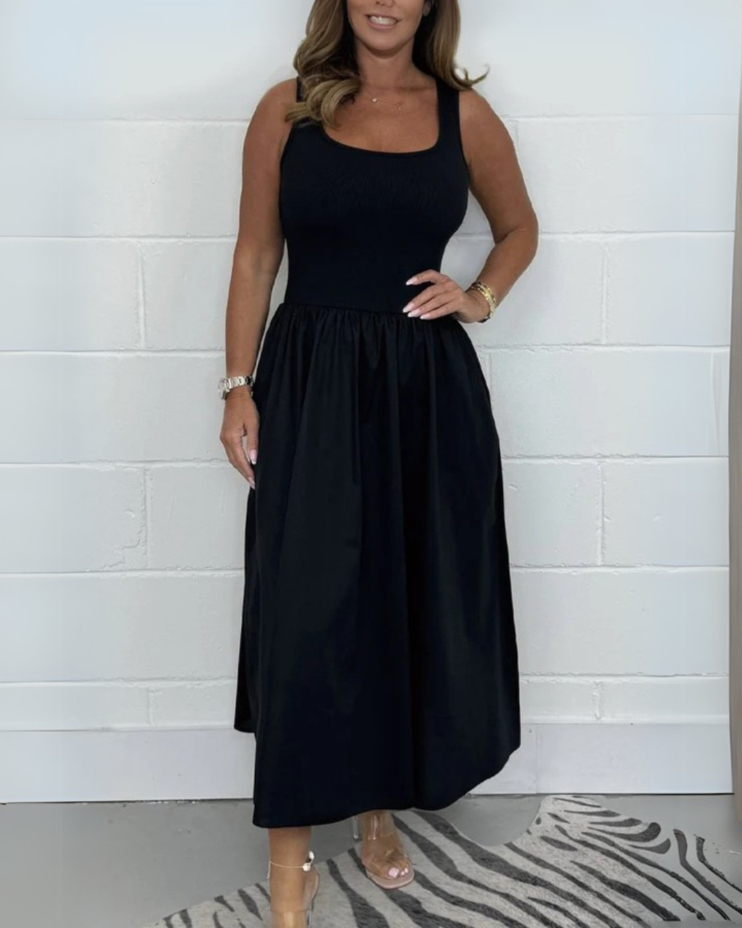 Vestido Midi Estilo Camiseta Acampanada de Color Liso