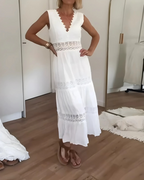 Vestido de Cuello en V con Bordados y Encajes