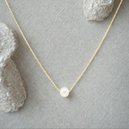 Collar Elegante con Perla