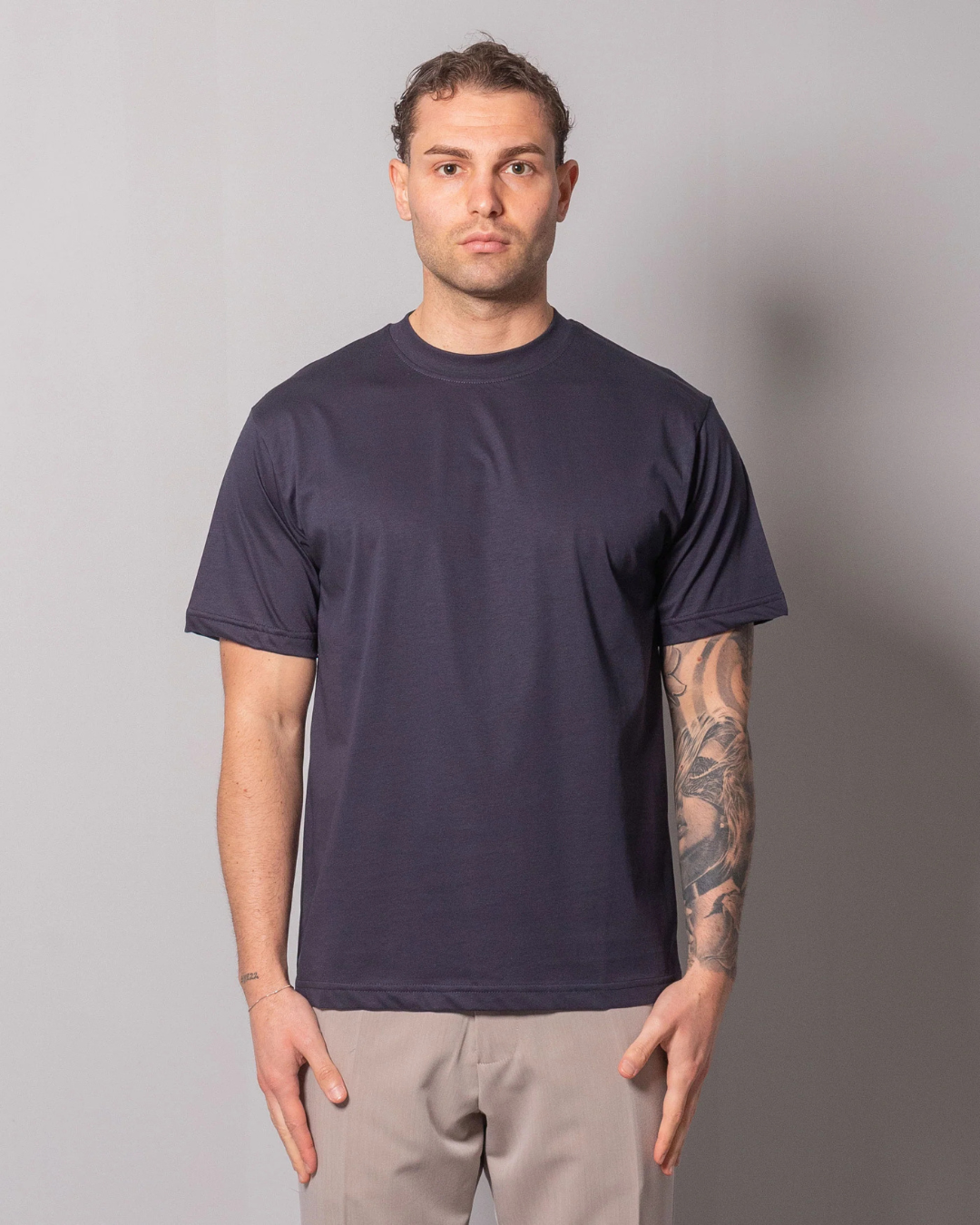 Camiseta de Hombre de Tejido ligero y Corte Entallado