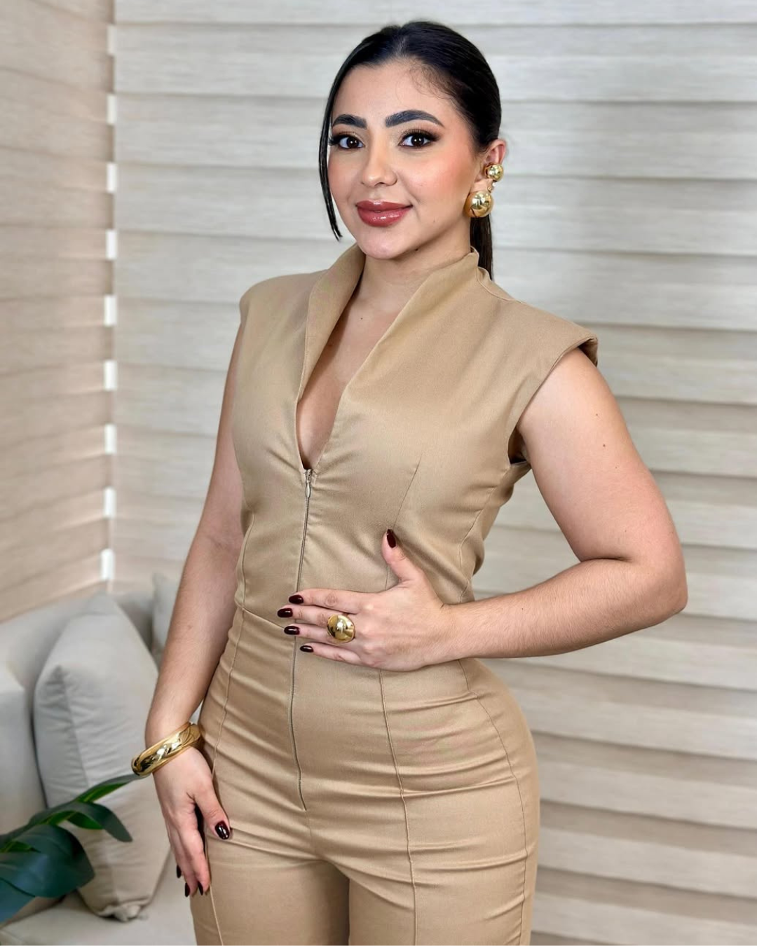 Conjunto con escote en V y cierre delantero para mujer
